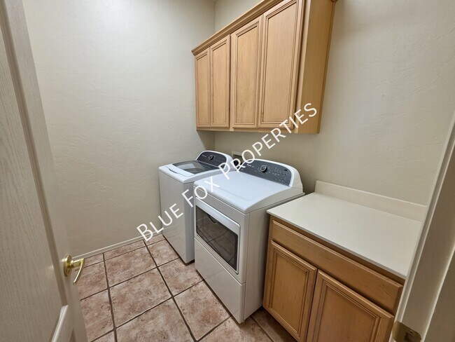 Building Photo - 5070 N Coronado Vistas Pl