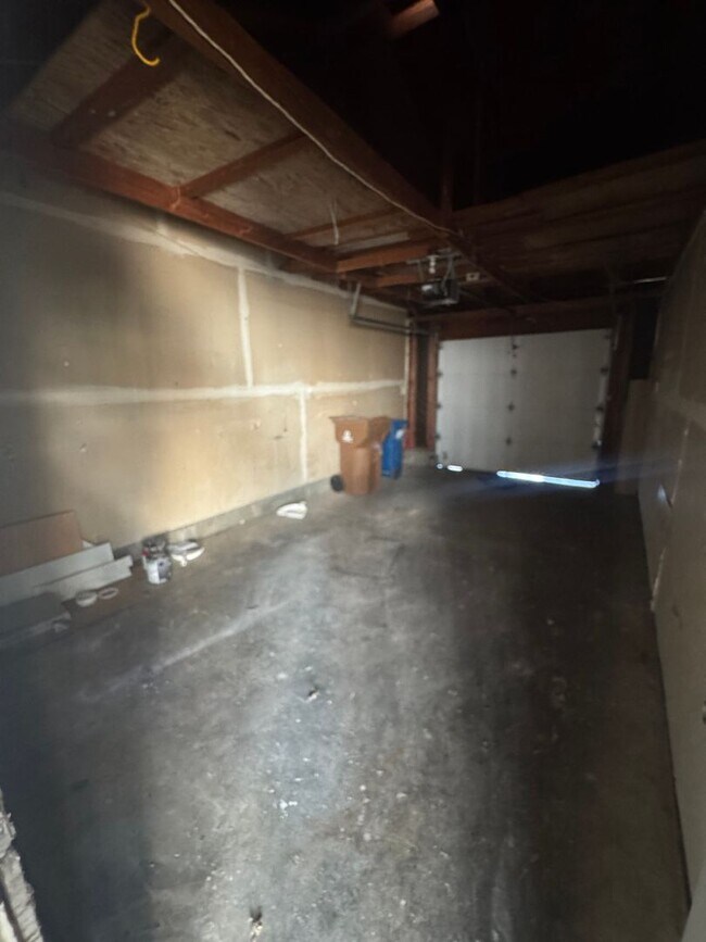Building Photo - Beautifully Updated 2BD/2BA Condo | In-Unit Laundry, Garage & Greenbelt Views
