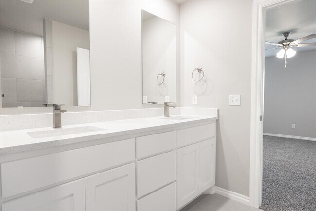 Building Photo - 1013 SE 30th St