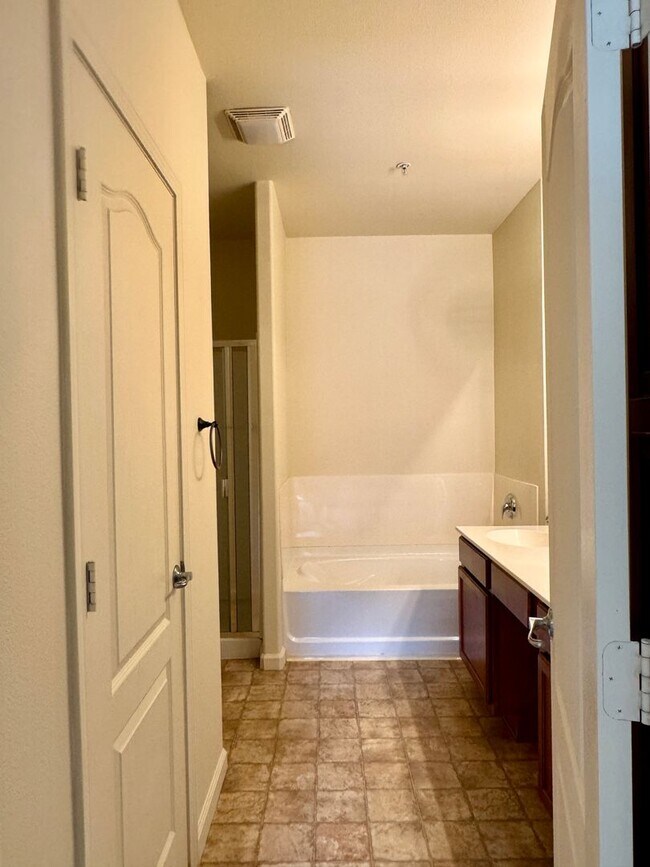 Building Photo - Welcome Home To This Adorable North Natomas Condo!