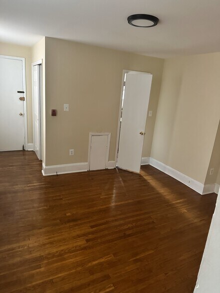 Building Photo - 909 Clinton St