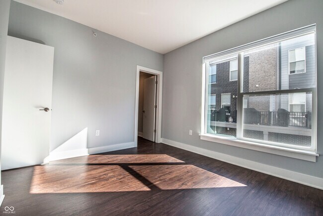 Building Photo - 727 N Illinois St