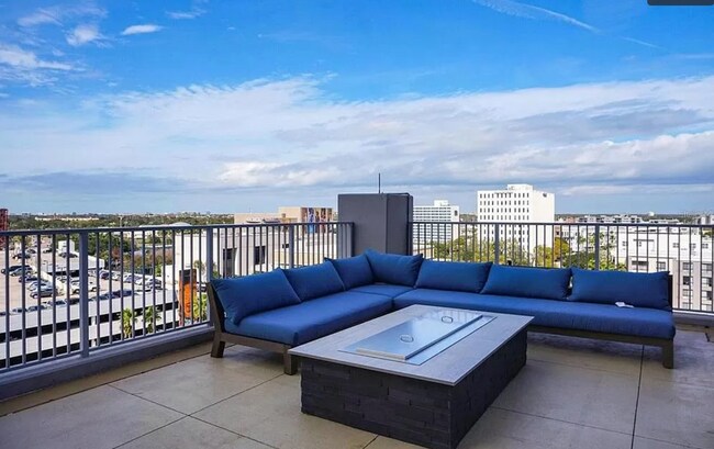 Building Photo - 777 N Ashley Dr