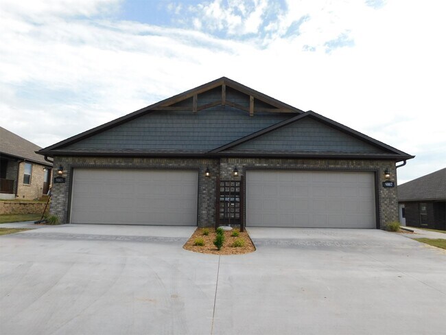 Building Photo - 9005-9007 Sandra Way