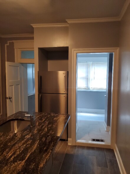 Building Photo - 803 Brooks Ln
