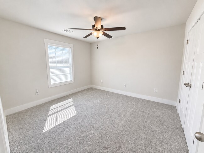 Building Photo - 404 Cattail Holw Wy
