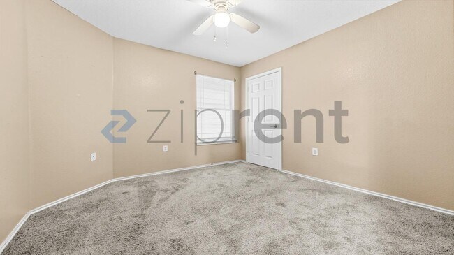Building Photo - Unit
