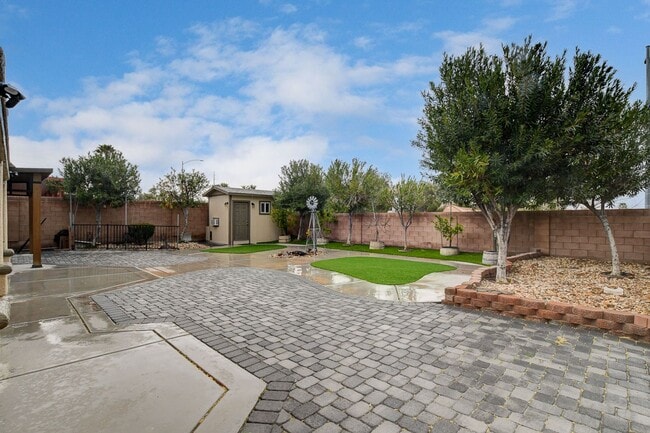 Building Photo - 4 Bedroom in North Las Vegas Near Aliante