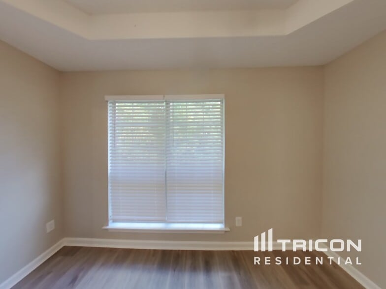 Building Photo - 4050 Monarch Dr