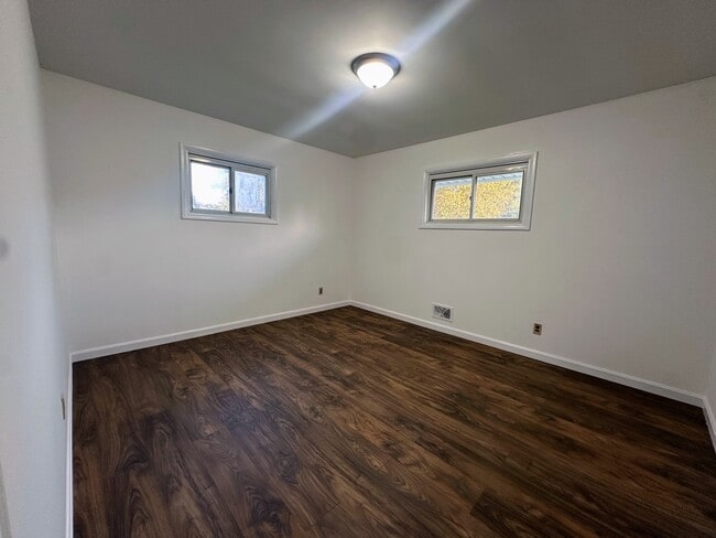 Building Photo - 17 Bridle Path