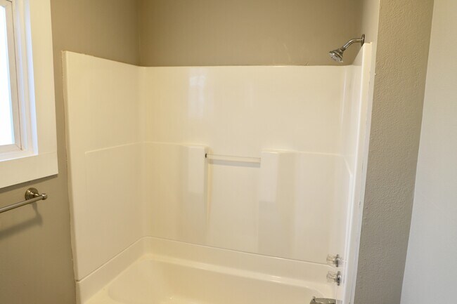 Building Photo - Cozy Remodeled 3-bedroom 2 bath Home - Close to State Capitol - On BUS LINE