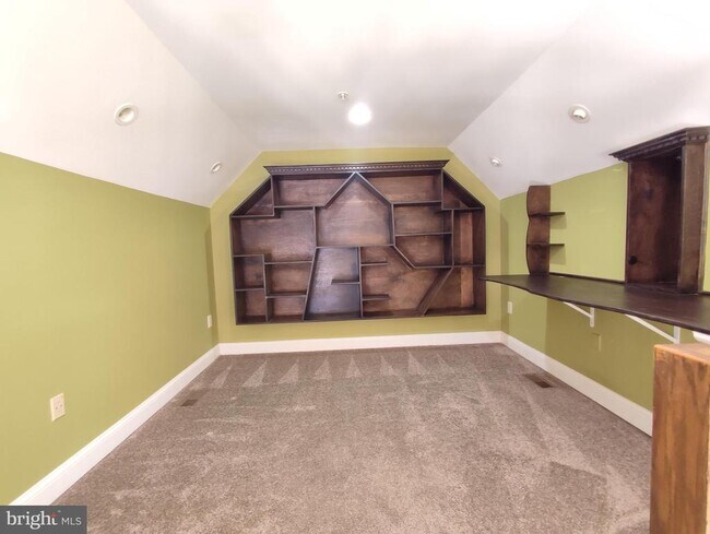 Building Photo - 7671 Coachlight Ln