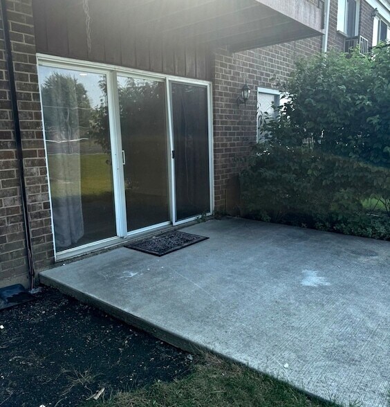 Building Photo - 10365 Dearlove Rd