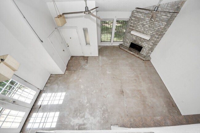 Building Photo - 5747 Easthampton Dr