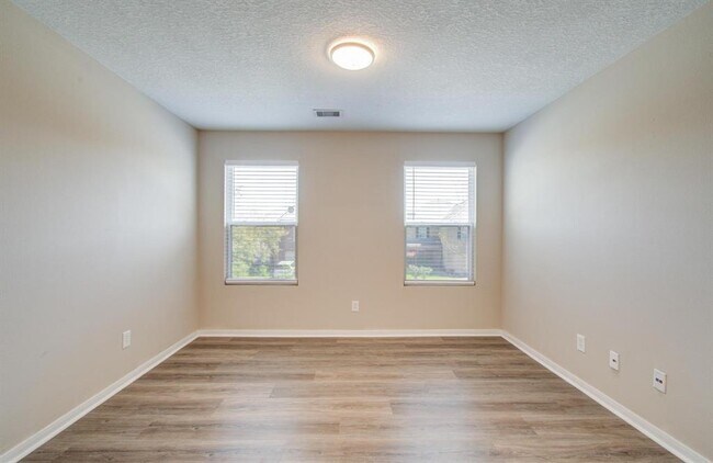 Building Photo - 1211 Reedpoint Dr
