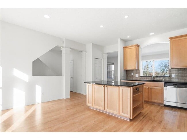 Building Photo - 325 W River Pkwy