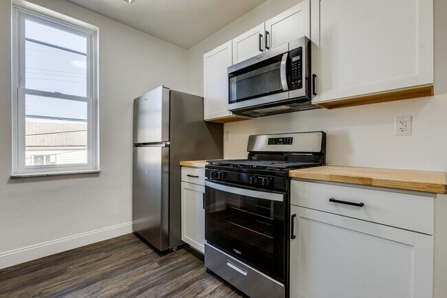 Building Photo - 2439 Arlington Ave