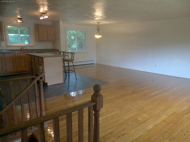 Building Photo - AVAILABLE 7/1/26 - Beautiful 5 Bedroom Sin...