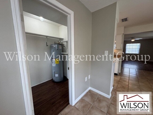 Building Photo - 623 Rugby St