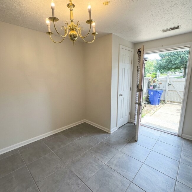 Building Photo - 594 Cascade Way