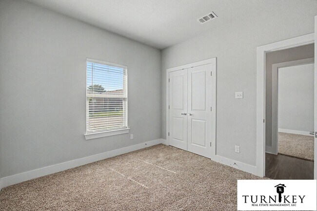 Building Photo - 213 Stewart Bend Ct
