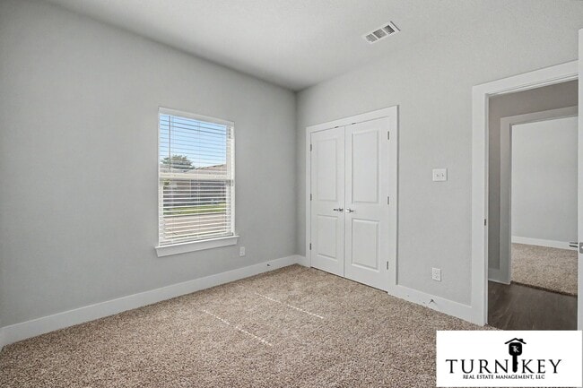 Building Photo - 221 Stewart Bend Ct