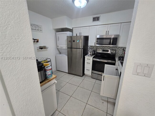 Building Photo - 1001 Coral Club Dr