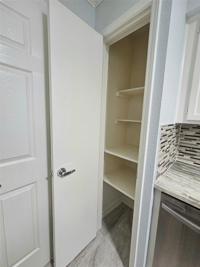 Building Photo - 9700 Leawood Blvd