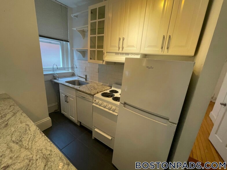 Building Photo - 465 Park Dr