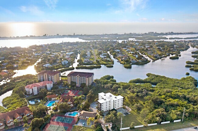 Building Photo - 2090 S Tamiami Trl