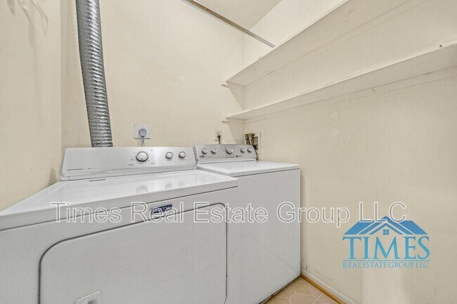 Building Photo - 704 Worthington Dr