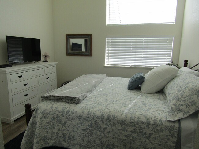 Building Photo - Gorgeous 1 Bed, 1 Bath Updated Condo in Shell Beach, Ample Amenities and All Utilities Included!