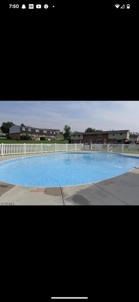 Building Photo - 334 Townhouse Dr