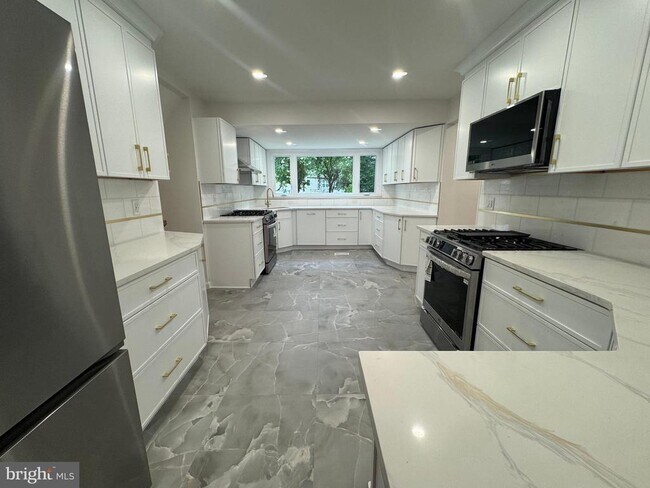 Building Photo - 355 Cherry Hill Blvd
