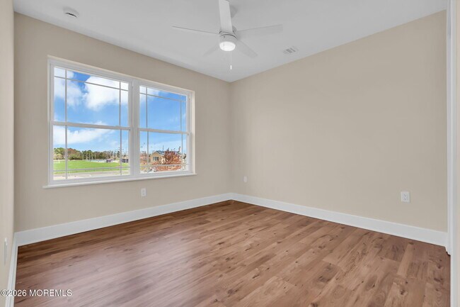 Building Photo - 58 Cove Rd