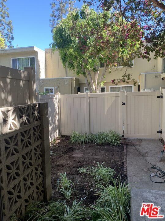 Building Photo - 11138 Aqua Vista St