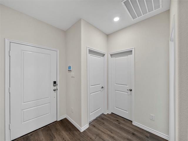 Building Photo - 10505 Breezeway Dr