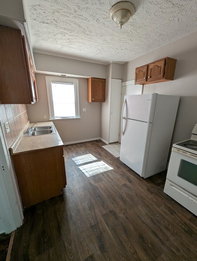Building Photo - 2202 1 Bed 1 Bath