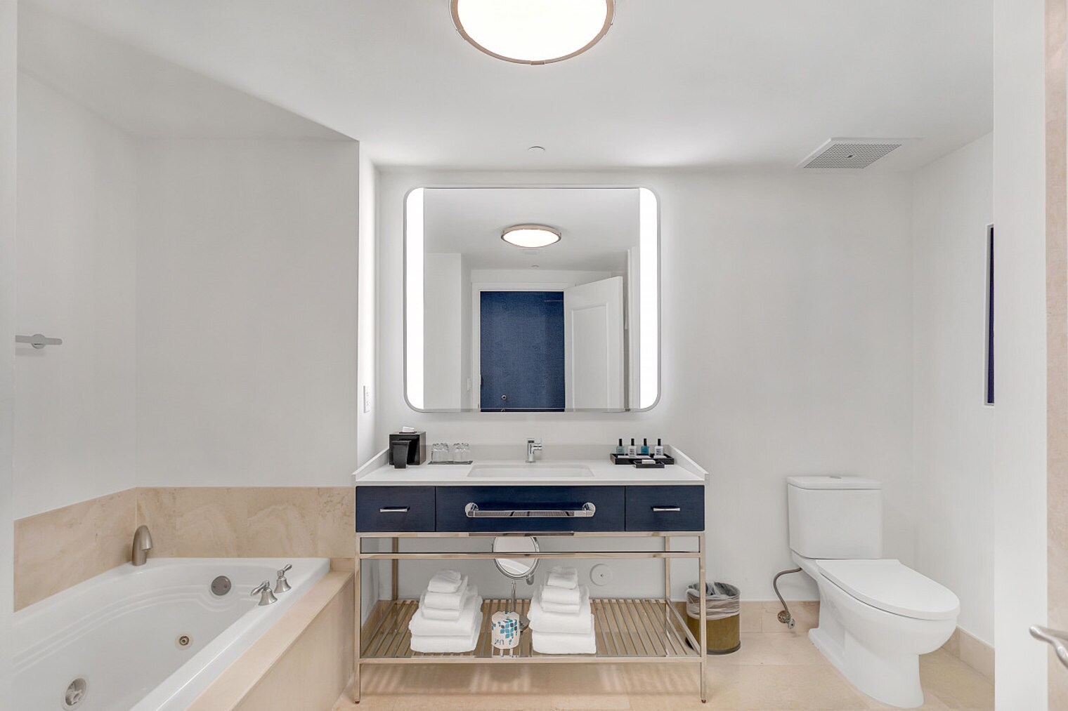 Building Photo - 4401 Collins Ave