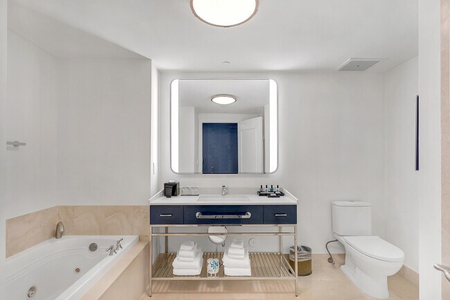 Building Photo - 4401 Collins Ave