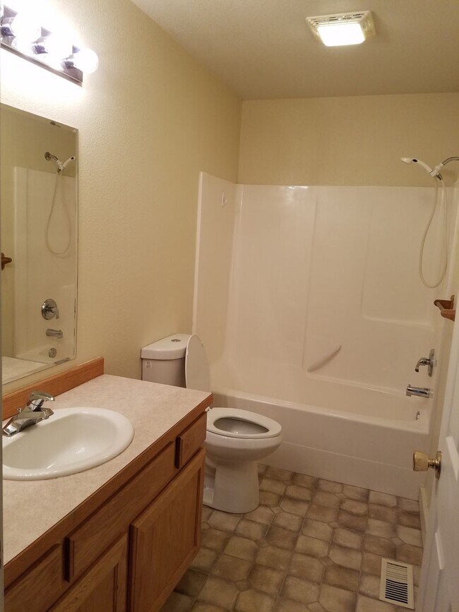 Building Photo - 800 Central Ave