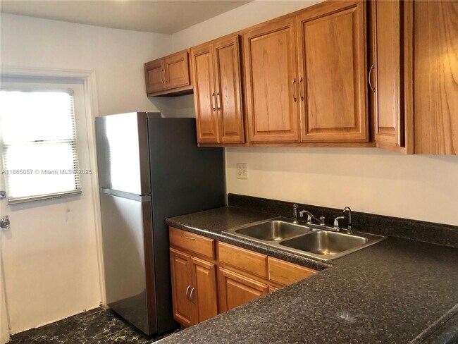 Building Photo - 8121 SW 24th Ct