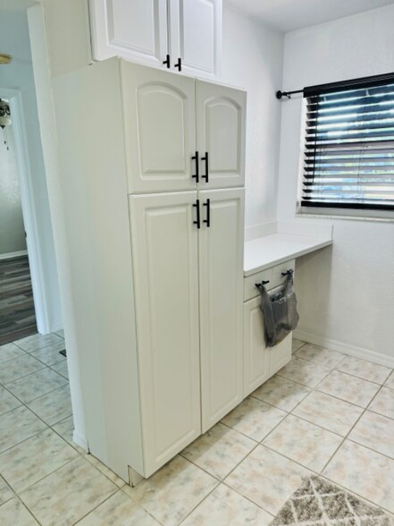 Building Photo - 26333 Nadir Rd