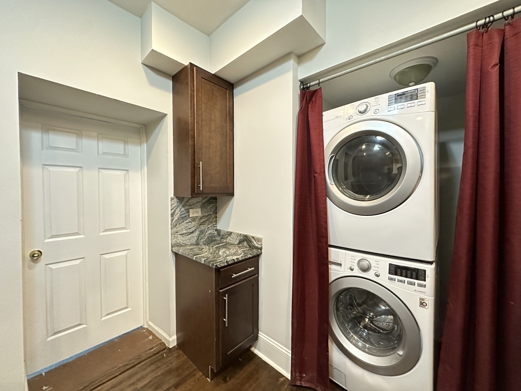 Building Photo - 3151 W Belle Plaine Ave