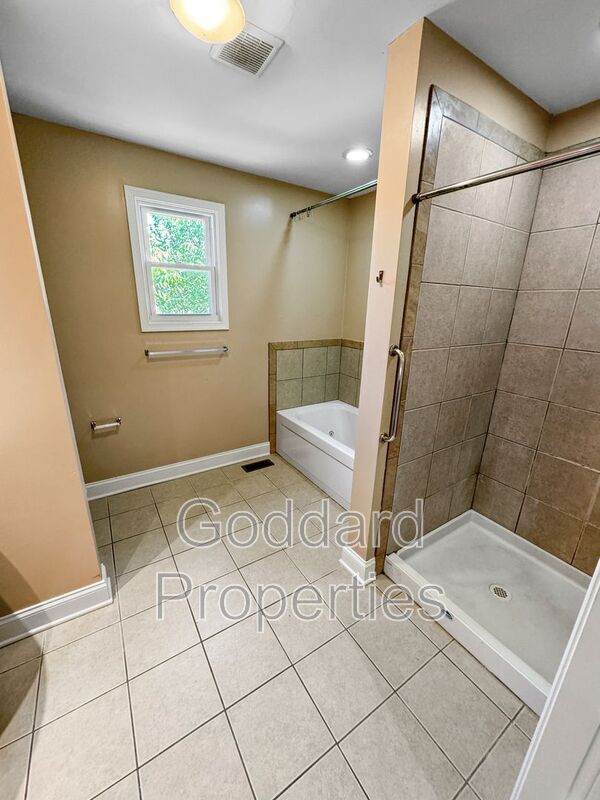 Building Photo - 3527 Reisterstown Rd