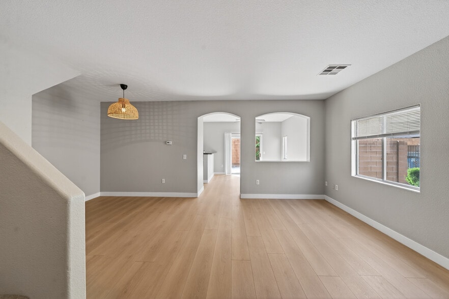 Building Photo - 6321 Blowing Sky St