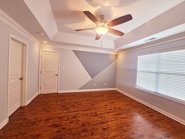 Building Photo - Townhouse  At West Park Place