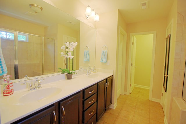 Building Photo - Gorgeous 3 Bedroom townhome in Brier Village near RTP!