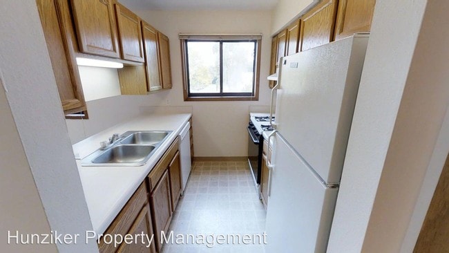 Building Photo - 211 S Sheldon Ave