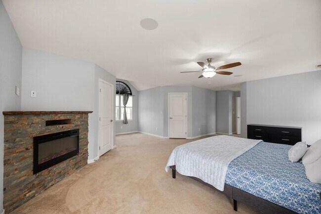 Building Photo - 1143 Hampton Dr
